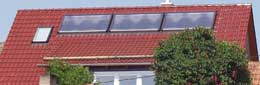 Dach mit Solarkollektoren